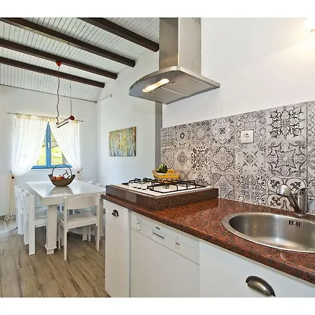 فيلة Romansa Near Split- Heated Pool Peace, Bbq