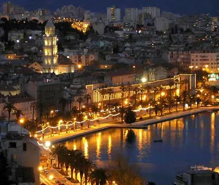 فيلة Romansa Near Split- Heated Pool Peace, Bbq *