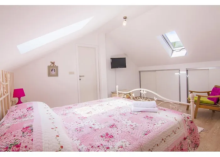 Villa Romansa Near Split- Heated Pool Peace, Bbq