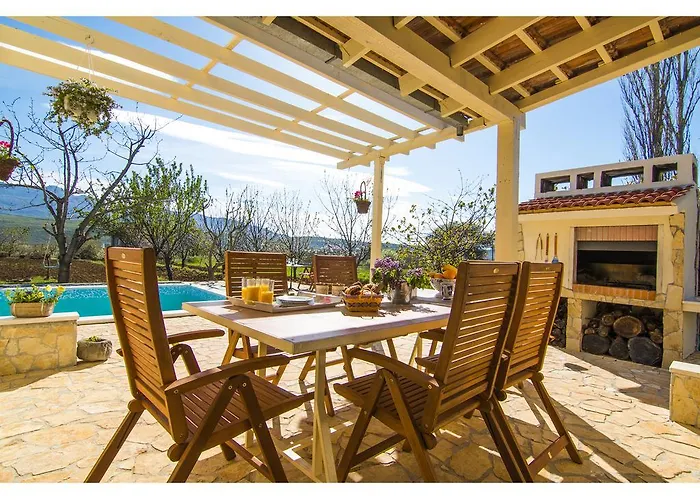 Romansa Near Split- Heated Pool Peace, Bbq Villa Krusvar