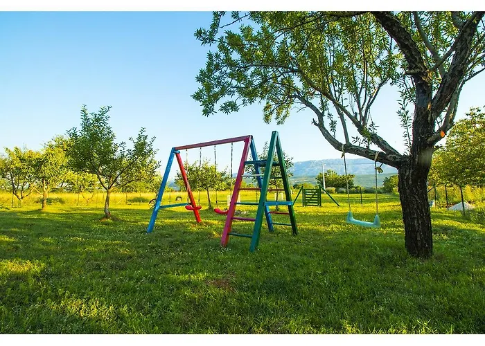 Romansa Near Split- Heated Pool Peace, Bbq