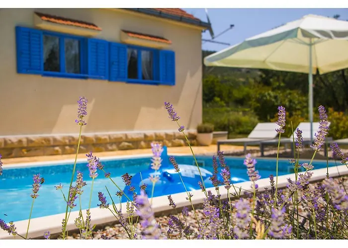 Romansa Near Split- Heated Pool Peace, Bbq *