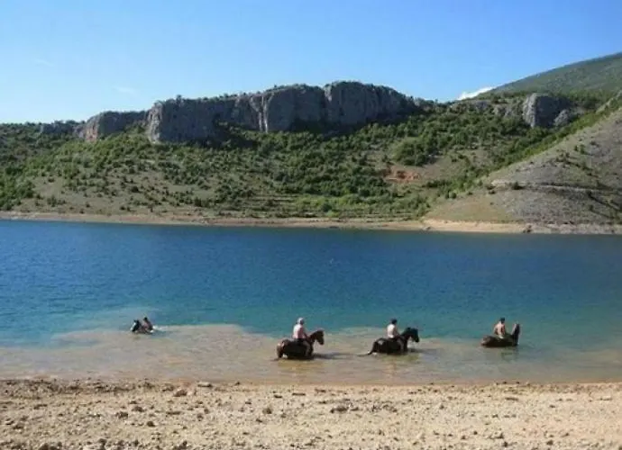 Romansa Near Split- Heated Pool Peace, Bbq Villa *